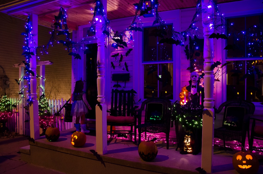 outdoor-halloween-decorations-lights